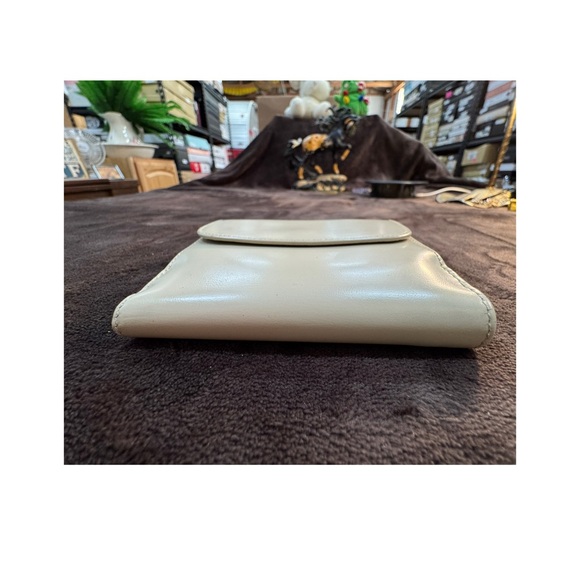 Gucci Vintage Flap Wallet with G clasp - Picture 11 of 12